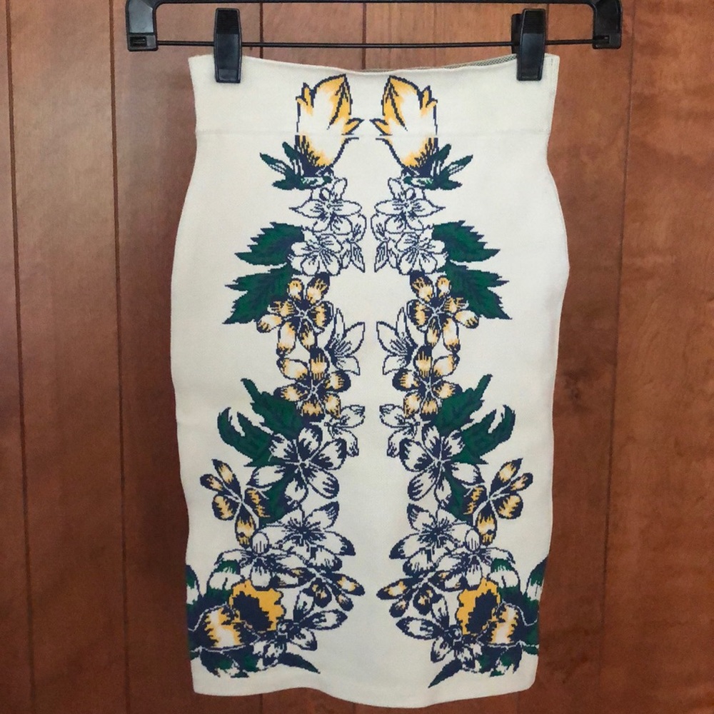 BCBG Caimbrie Tiger Lily Skirt Size XS